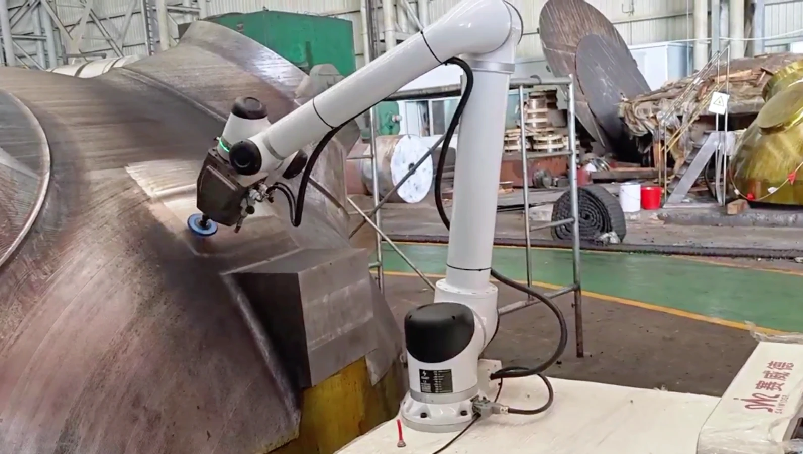 Huayan Robotics — шлифование основания пропеллера