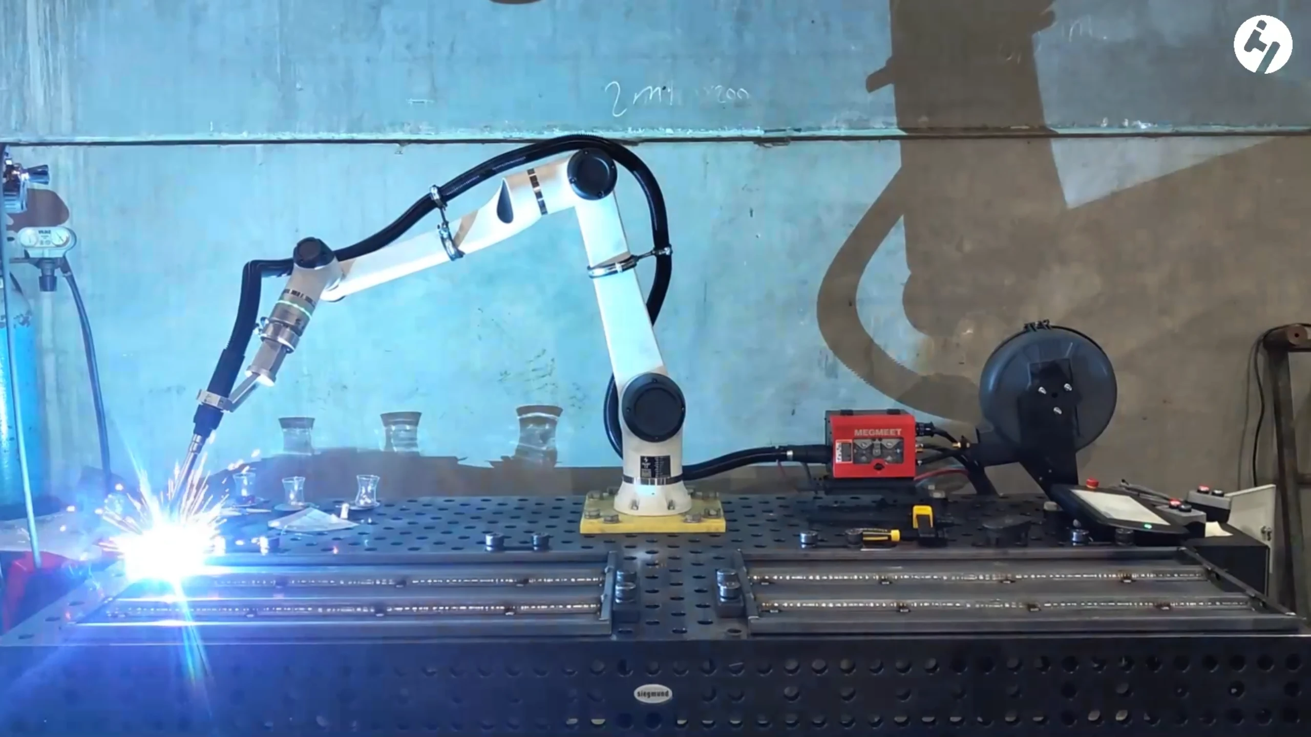 Huayan Robotics — модернизация сварки строительной стали
