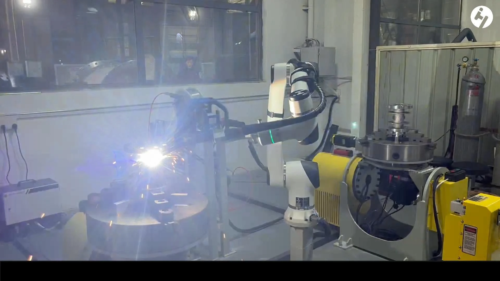 Huayan Robotics — E10L-Pro: прецизионная сварка фланцев