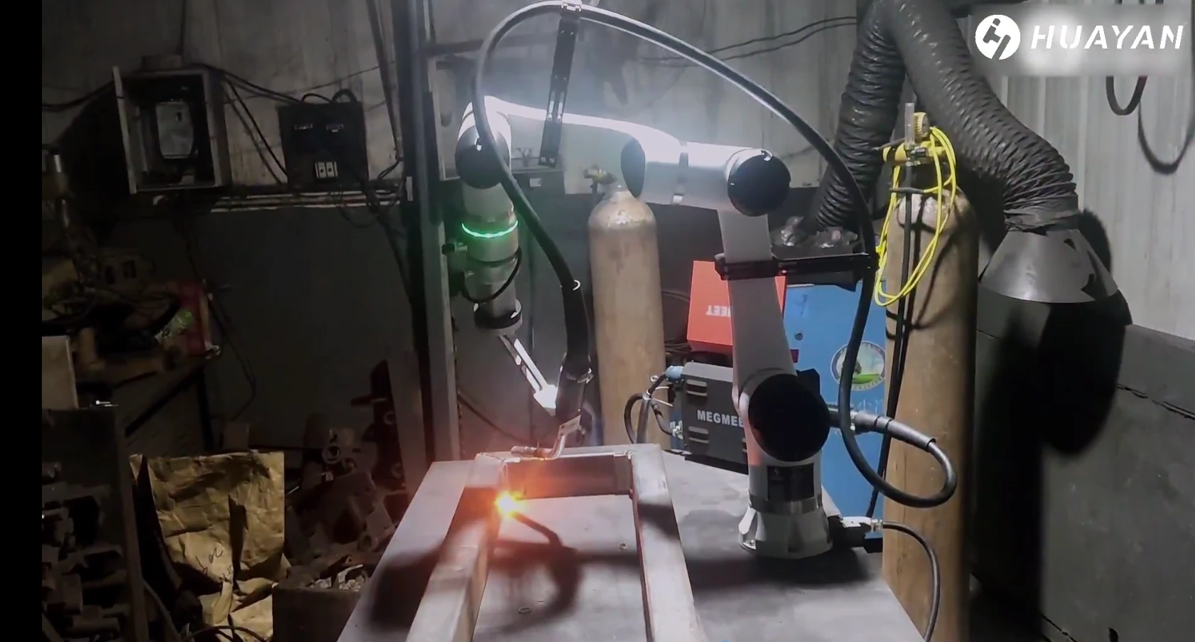 Huayan Robotics — сварка сельскохозяйственной техники