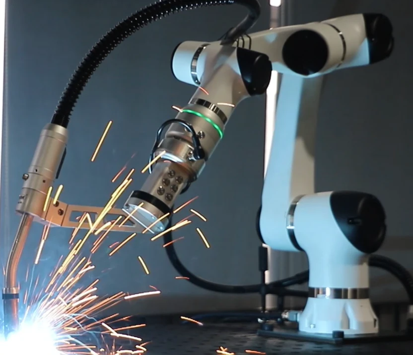 Решение Huayan Robotics Huayan Robotics для эффективной дуговой сварки листового металла